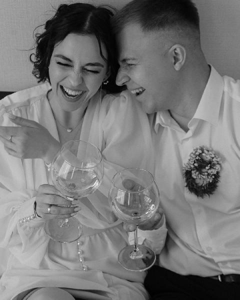 Монохромная нежность: камерная свадьба Ивана и Анастасии